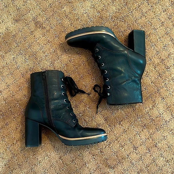 black heeled boots - Picture 1 of 4